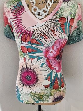 Johnny Was XS Pink & Green Floral V-Neck Short Sleeve Tee